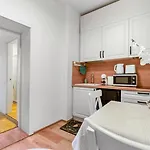 Brassovia Hideaway Apartment