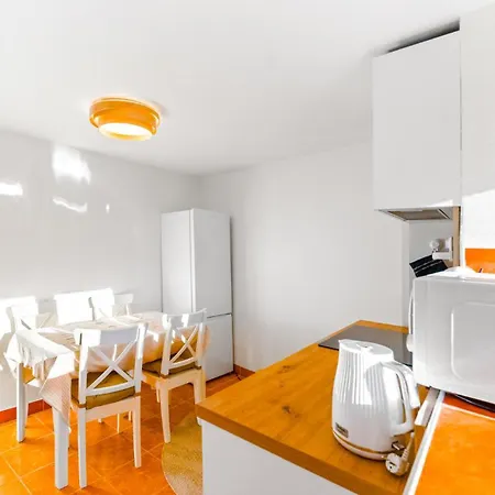 Brassovia Hideaway Apartment