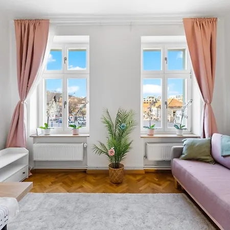 Brassovia Hideaway Apartment *