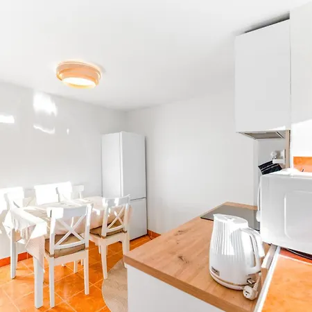 Brassovia Hideaway Apartment